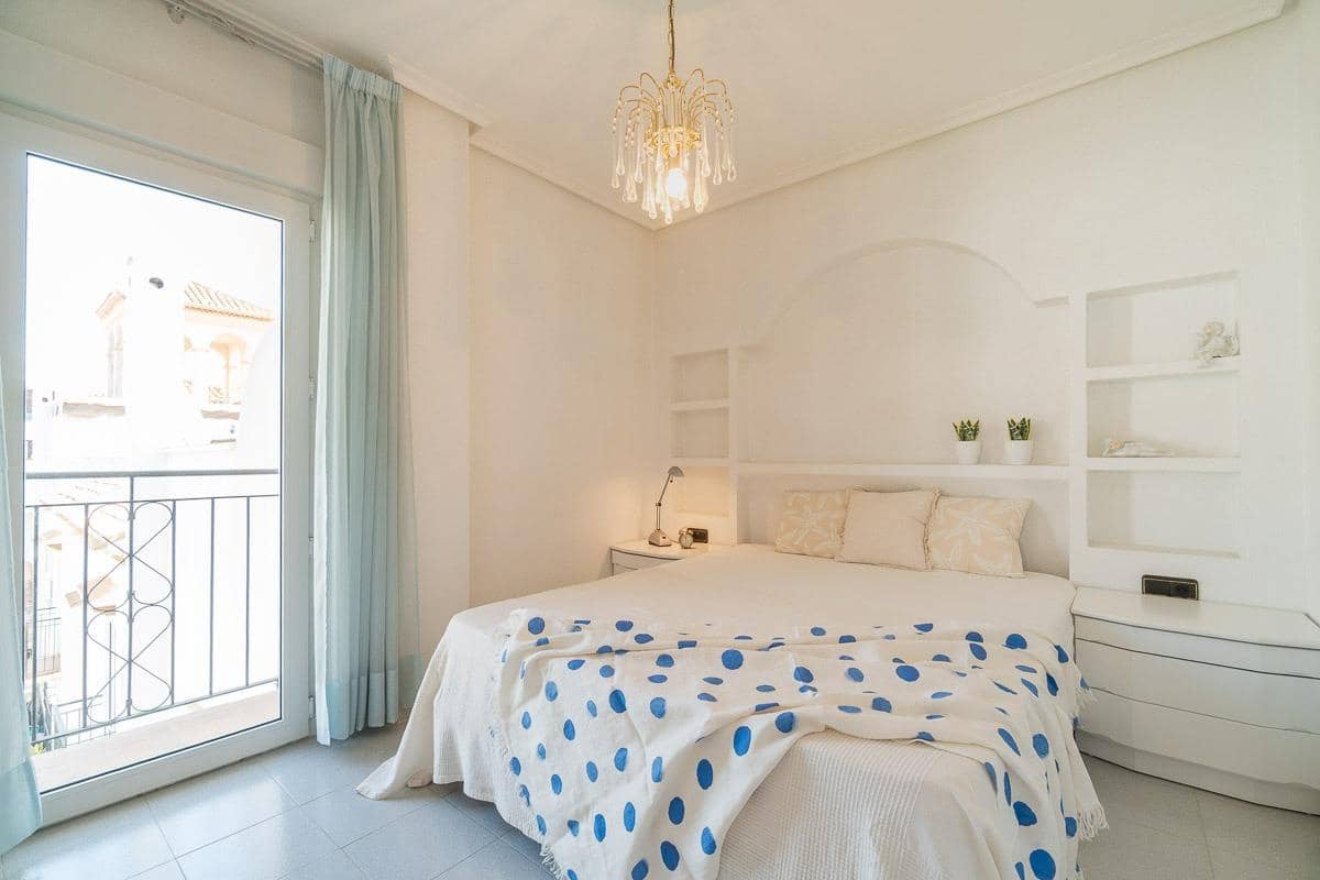 Apartamento de 2 habitaciones en Playa Flamenca en venta con piscina - 239.000 € (Ref: 10077748)
