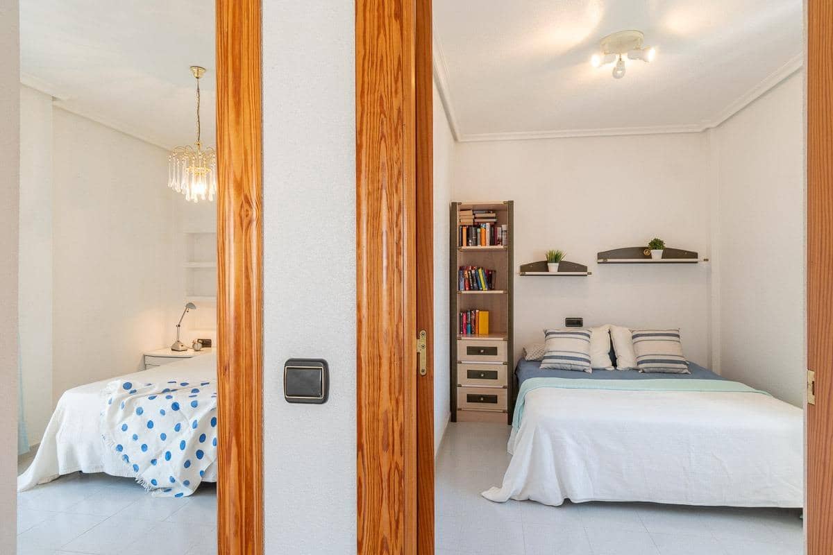 Apartamento de 2 habitaciones en Playa Flamenca en venta con piscina - 239.000 € (Ref: 10077748)