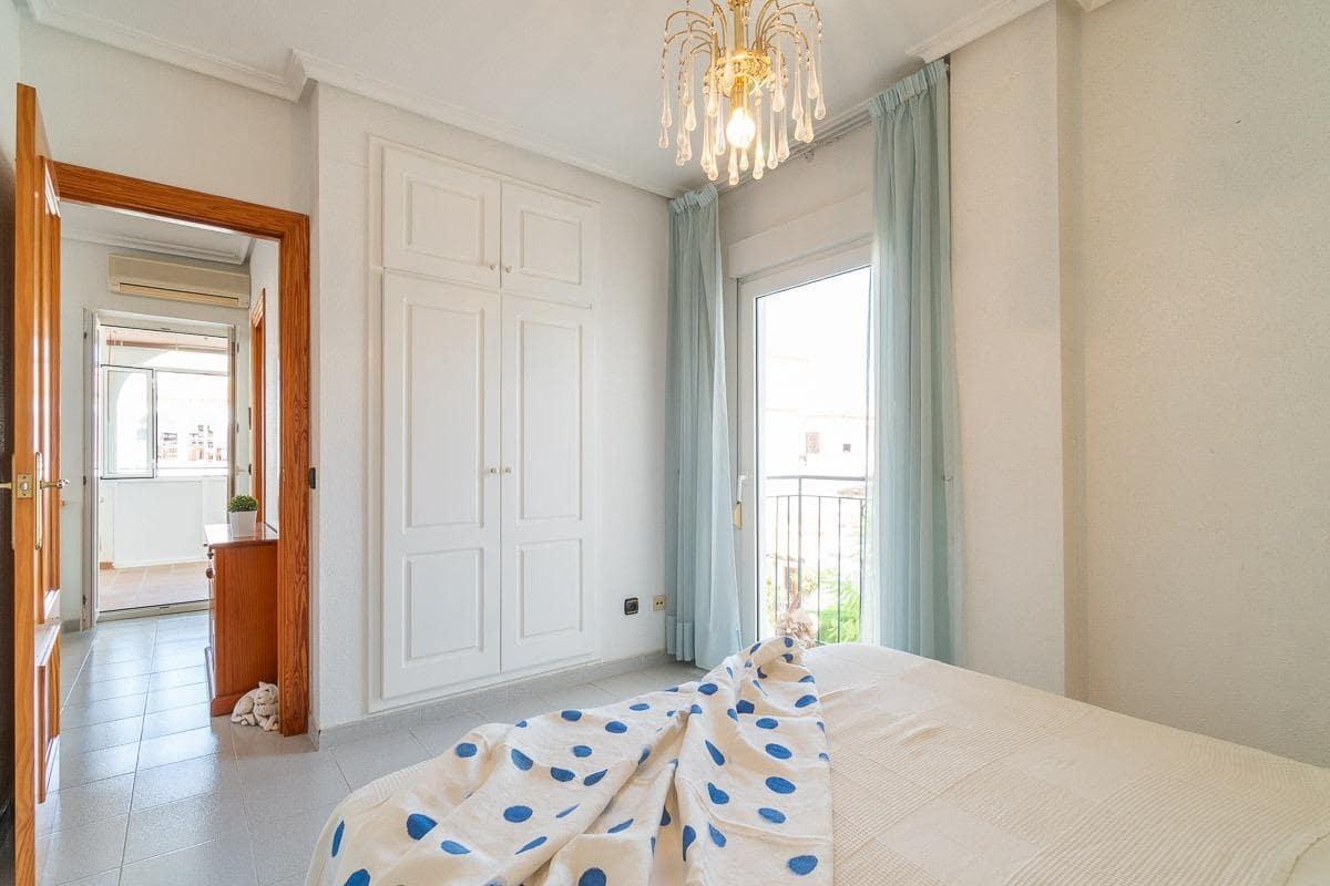 Apartamento de 2 habitaciones en Playa Flamenca en venta con piscina - 239.000 € (Ref: 10077748)