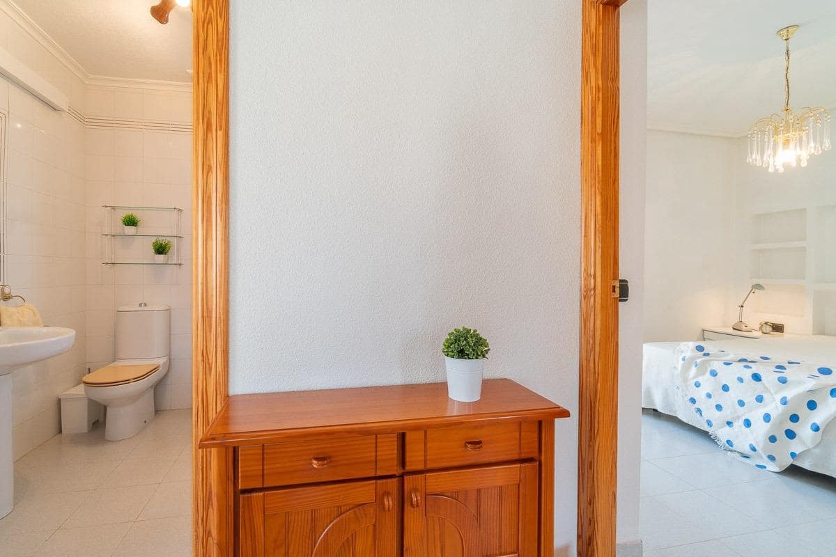 Apartamento de 2 habitaciones en Playa Flamenca en venta con piscina - 239.000 € (Ref: 10077748)