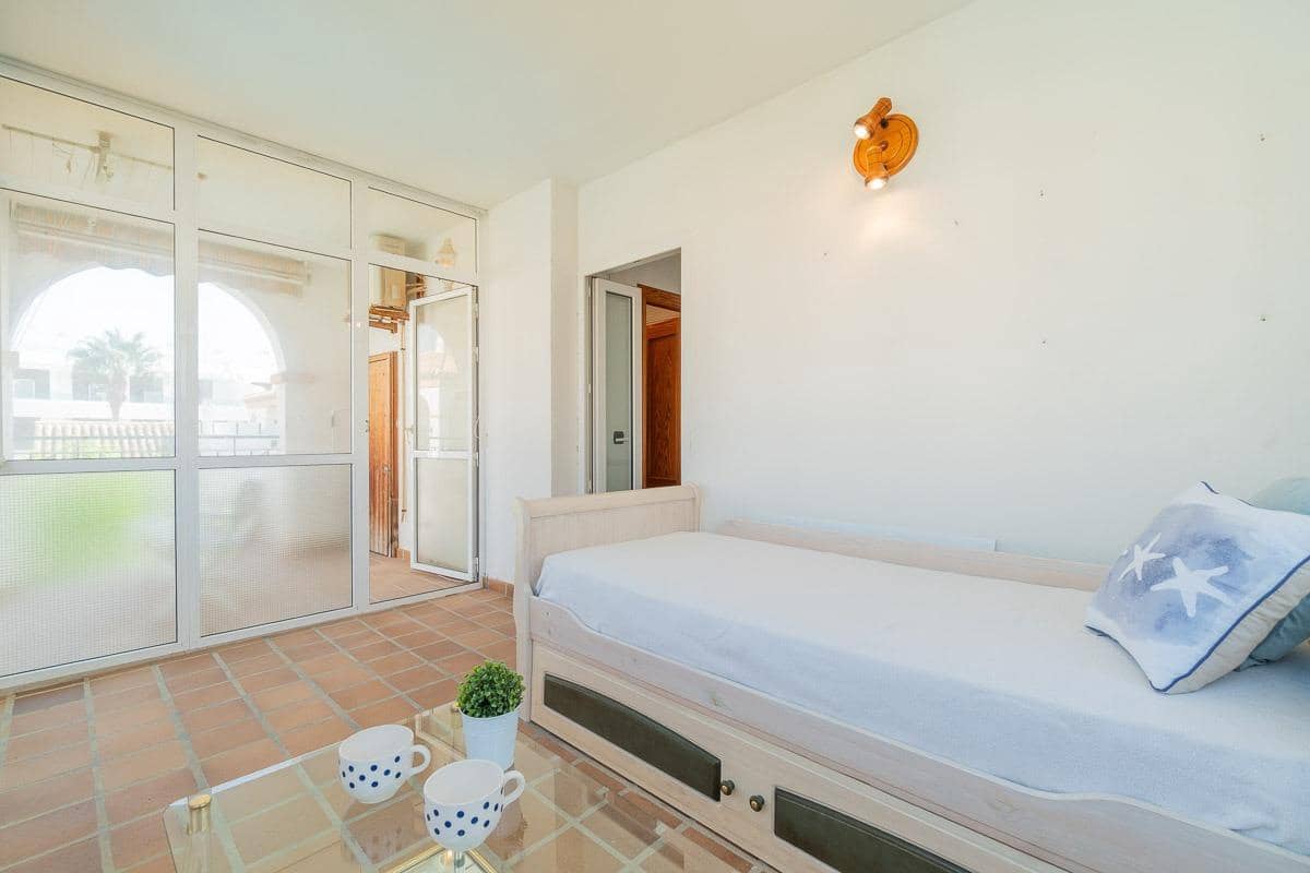 Apartamento de 2 habitaciones en Playa Flamenca en venta con piscina - 239.000 € (Ref: 10077748)