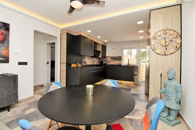 4 Zimmer Villa zu verkaufen in Villamartin, Orihuela mit Pool - 419.000 € (Ref: 10085715)