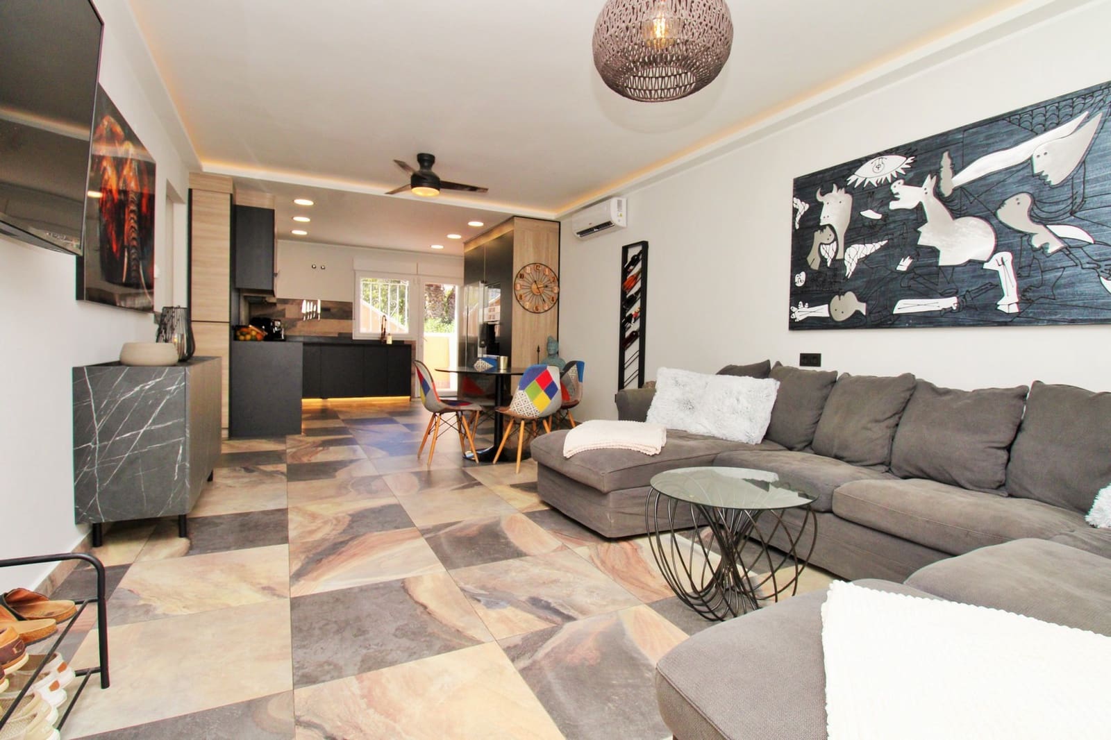 4 Zimmer Villa zu verkaufen in Villamartin mit Pool - 419.000 € (Ref: 10085715)