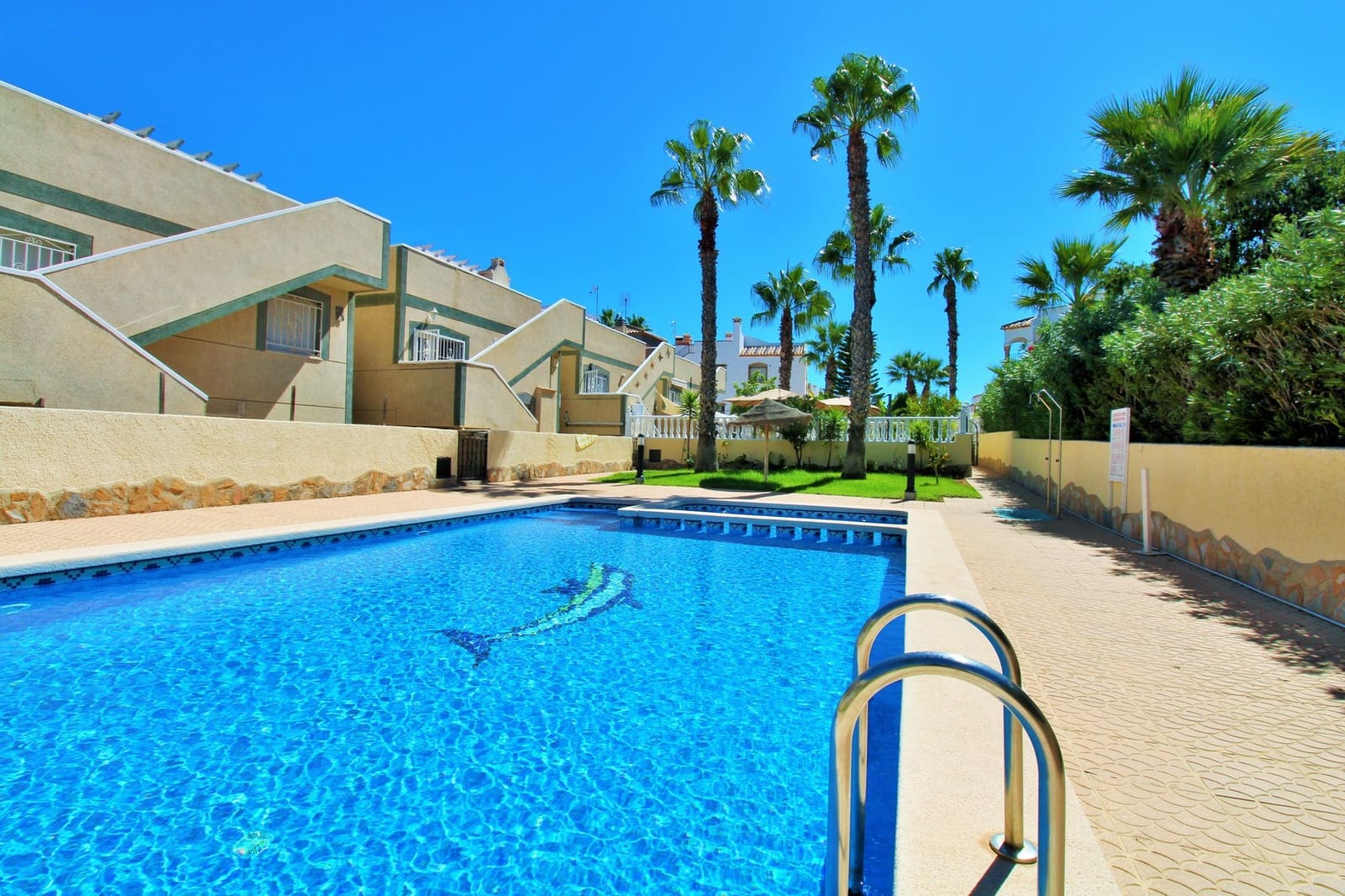 4 Zimmer Villa zu verkaufen in Villamartin mit Pool - 419.000 € (Ref: 10085715)