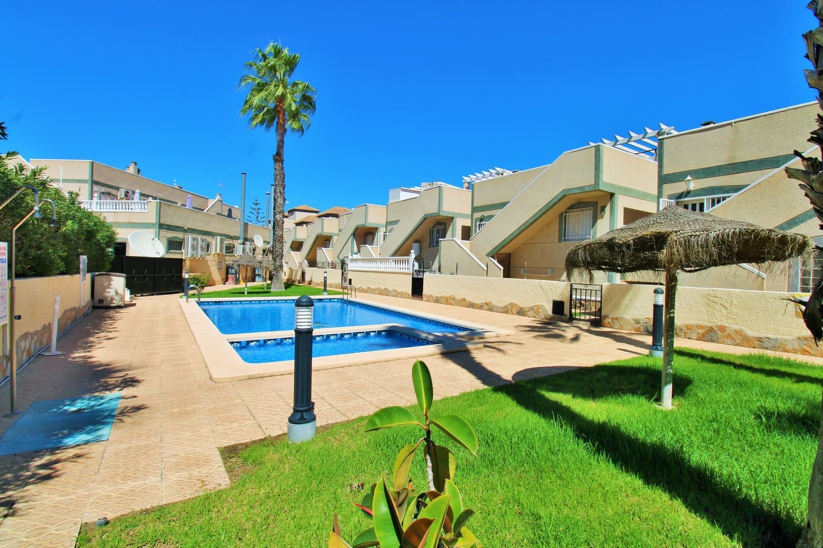 4 Zimmer Villa zu verkaufen in Villamartin mit Pool - 419.000 € (Ref: 10085715)