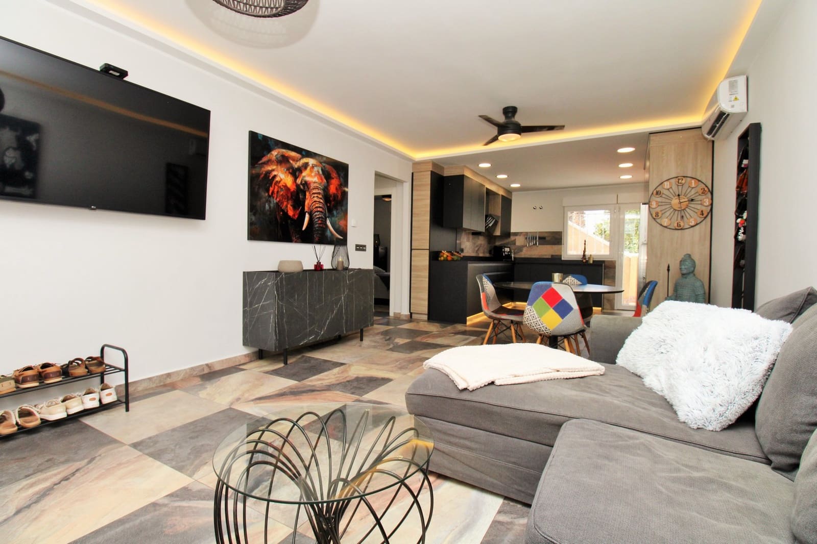 4 Zimmer Villa zu verkaufen in Villamartin mit Pool - 419.000 € (Ref: 10085715)