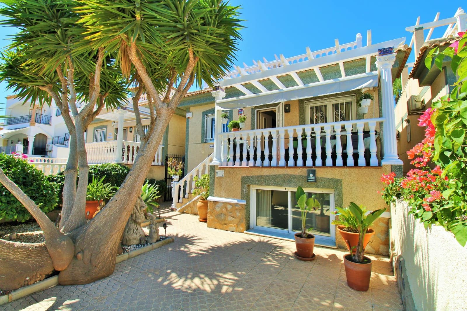 4 Zimmer Villa zu verkaufen in Villamartin mit Pool - 419.000 € (Ref: 10085715)