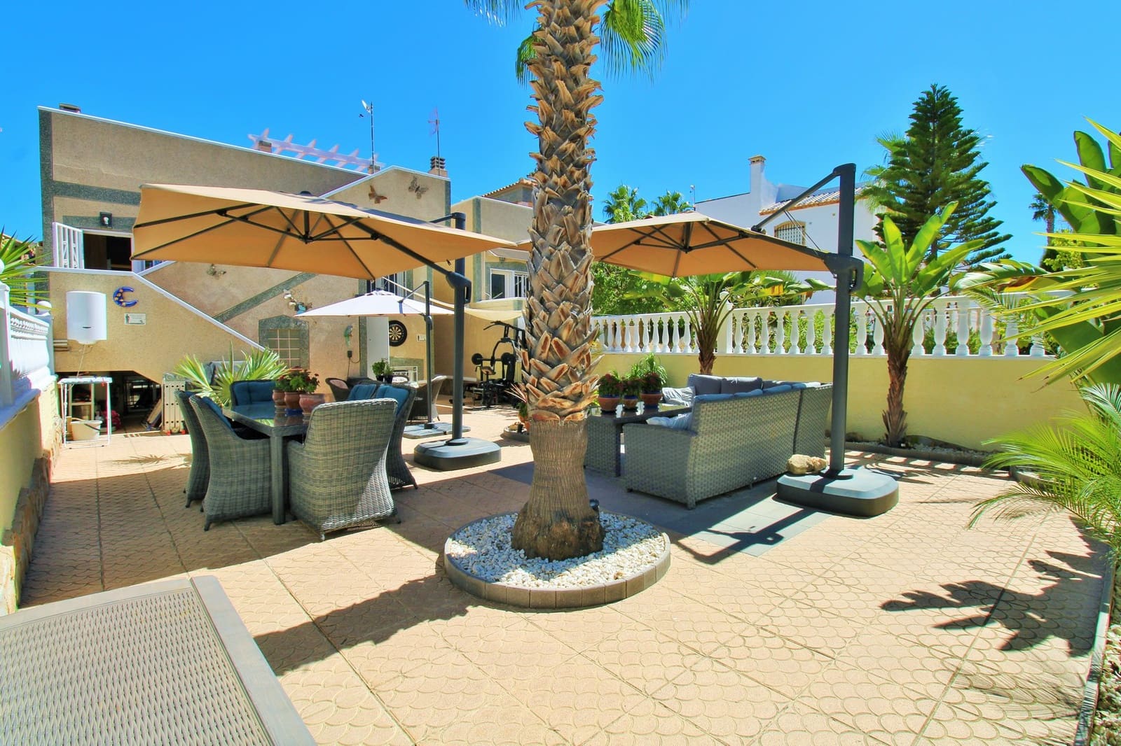 4 Zimmer Villa zu verkaufen in Villamartin mit Pool - 419.000 € (Ref: 10085715)