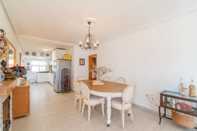 4 quarto Moradia para venda em Los Balcones com piscina garagem - 369 000 € (Ref: 10097589)