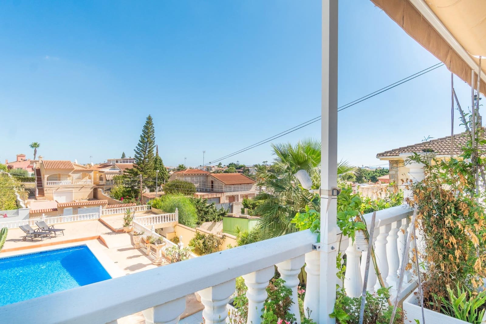 4 quarto Moradia para venda em Los Balcones com piscina garagem - 369 000 € (Ref: 10097589)