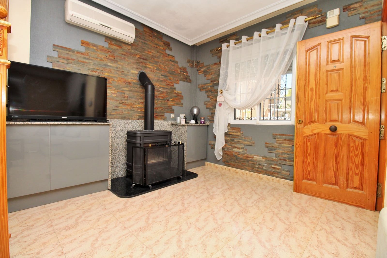 3 soverom Hus til salgs i Villamartin med svømmebasseng garasje - € 229 950 (Ref: 10109062)