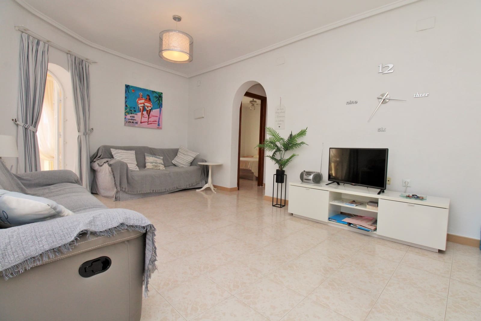 4 makuuhuone Huvila myytävänä paikassa Villamartin mukana uima-altaan 
autotalli - 379 995 € (Ref: 10109063)