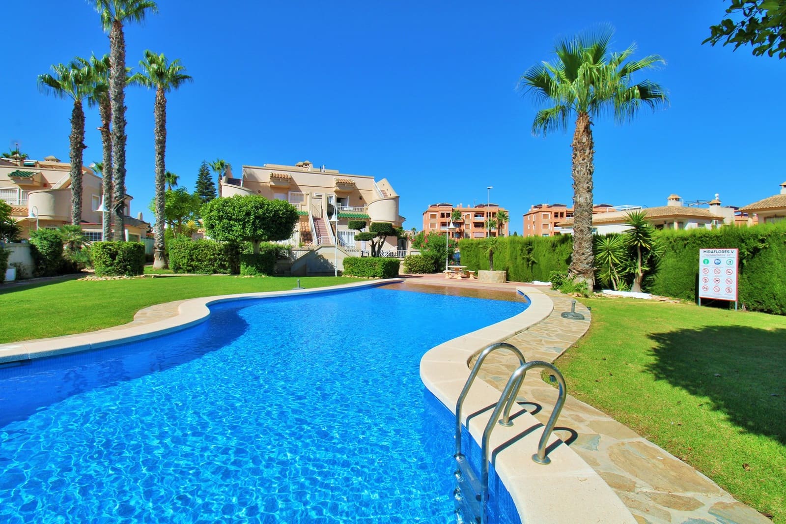 2 bedroom Apartment for sale in Villamartin with pool garage - € 194,950 (Ref: 10109069)