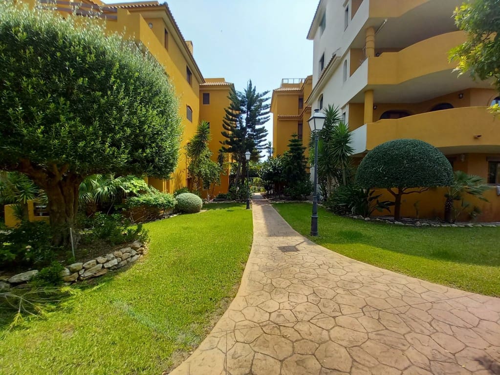 2 bedroom Apartment for sale in Punta Prima with pool garage - € 299,900 (Ref: 10110928)