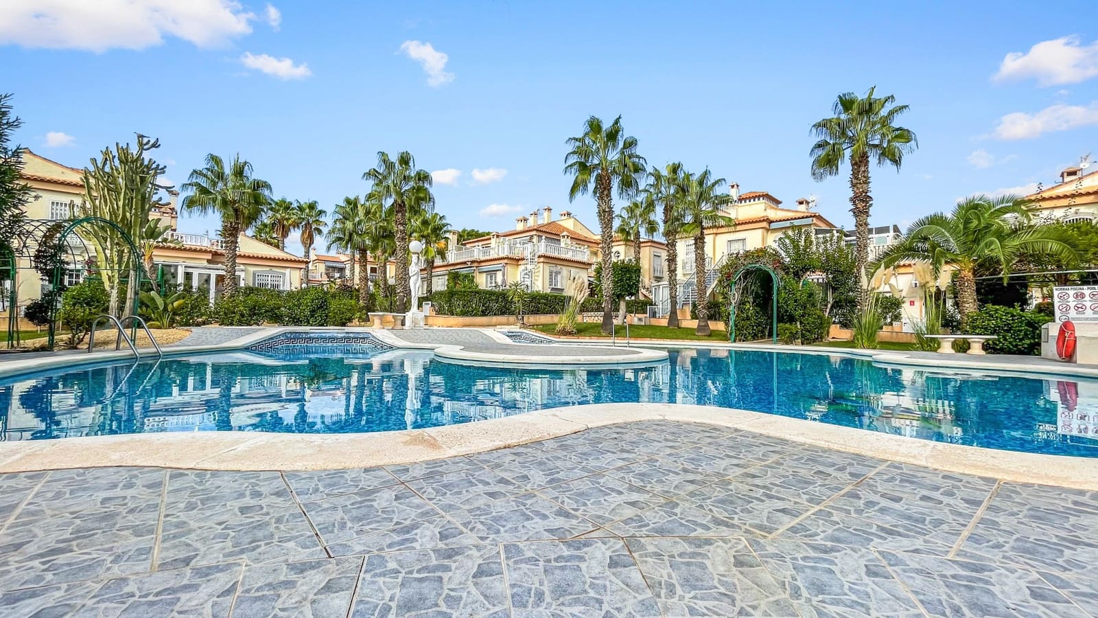 2 bedroom Apartment for sale in Los Altos with pool - € 175,000 (Ref: 10131365)