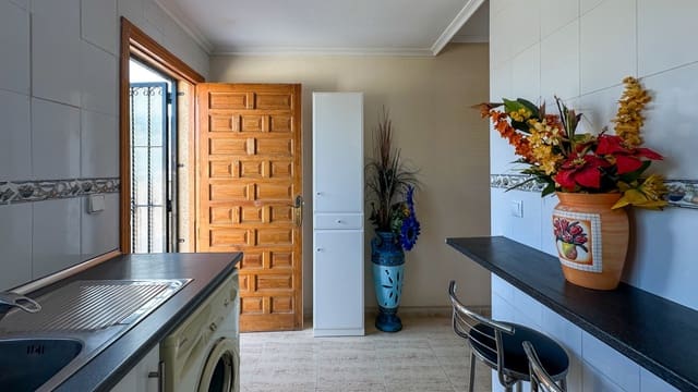 2 sypialnia Dom na sprzedaż w Playa Flamenca, Orihuela z basenem garażem - 180 000 € (Ref: 10153331)
