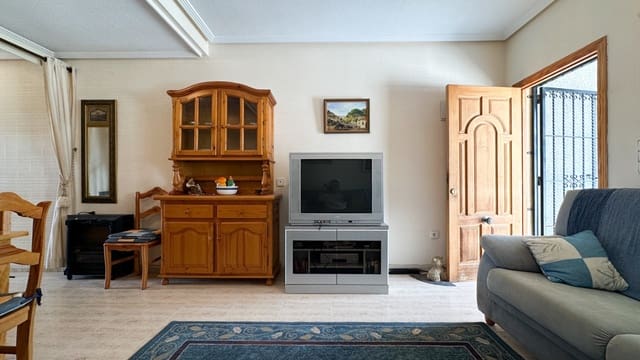 2 sypialnia Dom na sprzedaż w Playa Flamenca, Orihuela z basenem garażem - 180 000 € (Ref: 10153331)