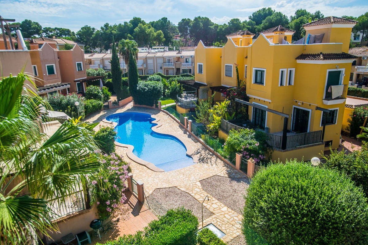 4 Zimmer Haus zu verkaufen in Los Balcones mit Pool - 310.000 € (Ref: 10153333)