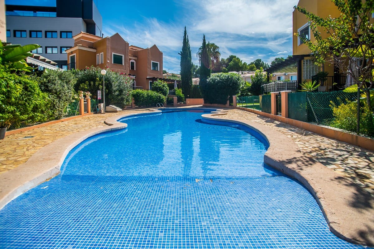 4 Zimmer Haus zu verkaufen in Los Balcones mit Pool - 310.000 € (Ref: 10153333)
