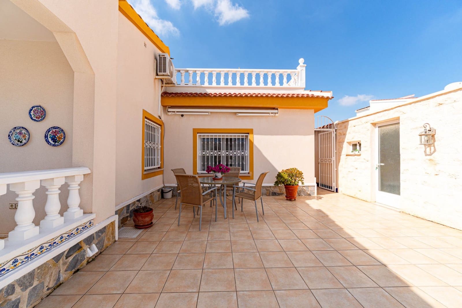 4 soverom Hus til salgs i Ciudad Quesada med svømmebasseng garasje - € 299 900 (Ref: 10159217)