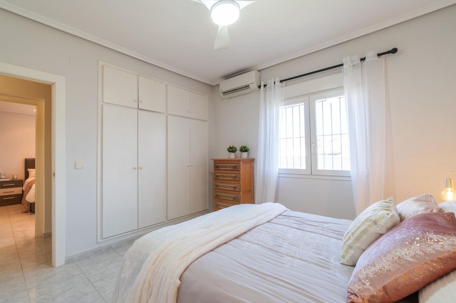 3 soveværelse Villa til salg i Playa Flamenca med swimmingpool garage - € 520.000 (Ref: 10161155)