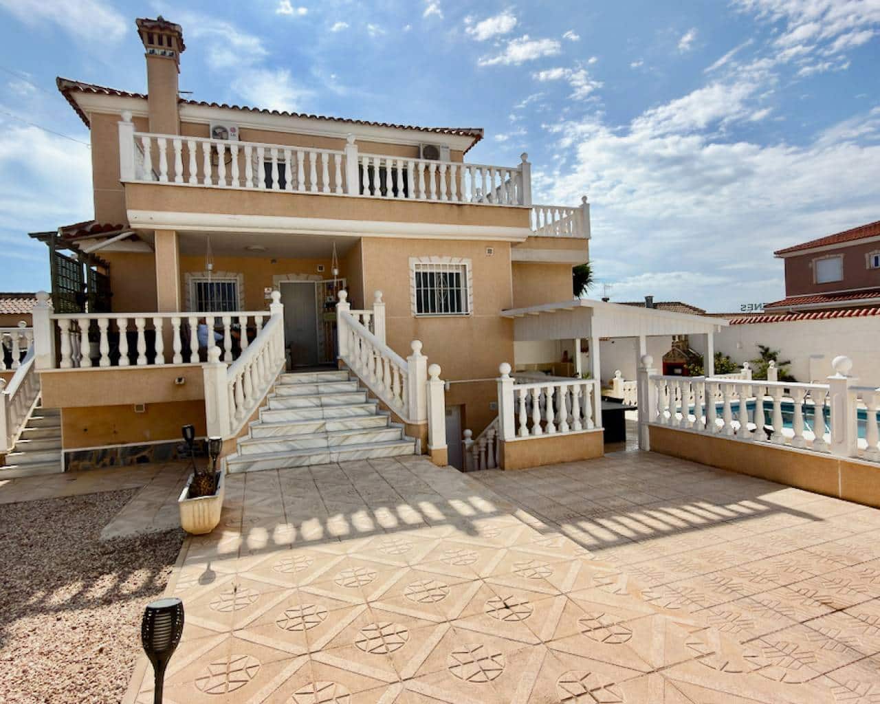 4 bedroom Villa for sale in Ciudad Quesada with pool garage - € 540,000 (Ref: 10164772)
