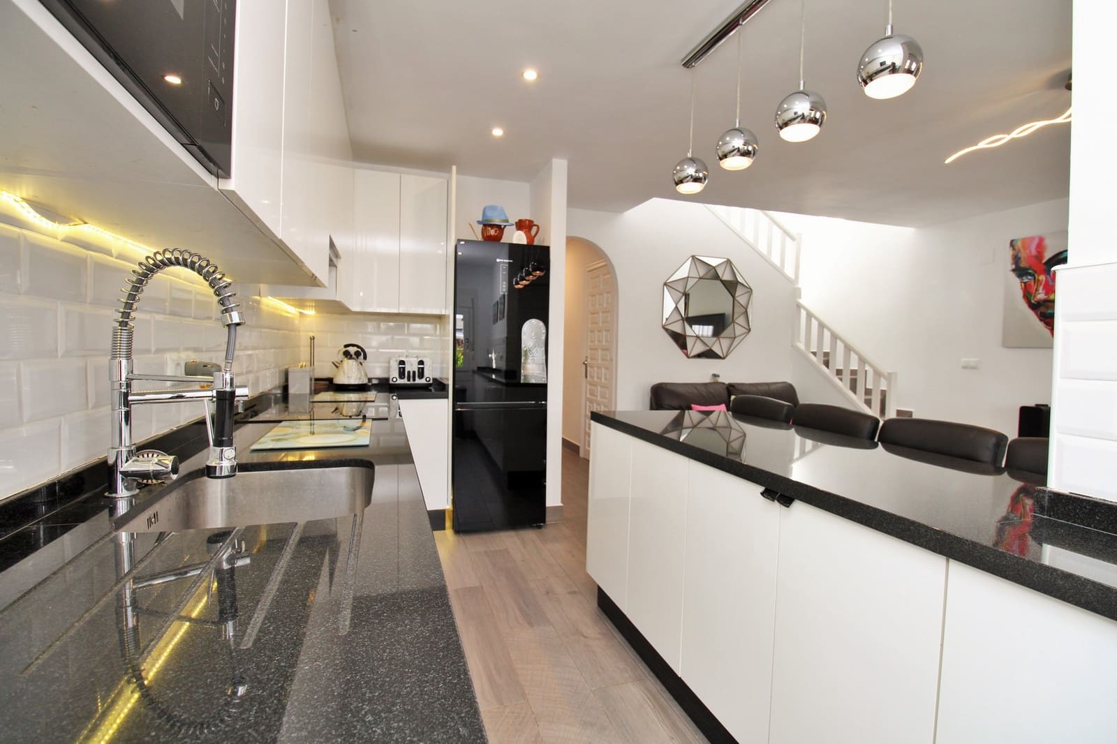 3 bedroom Townhouse for sale in Villamartin with pool - € 289,000 (Ref: 10164773)