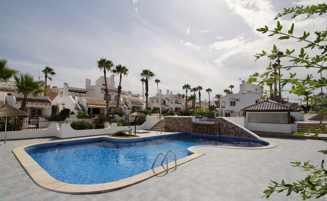 3 bedroom Villa for sale in Villamartin with pool - € 319,000 (Ref: 9516109)