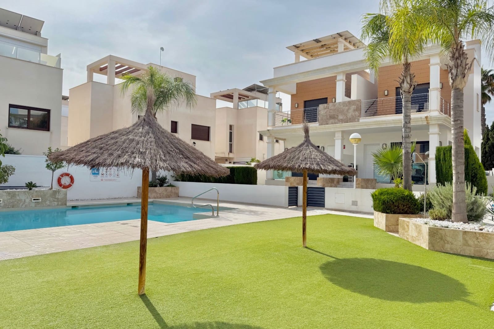 Casa de 3 habitaciones en Ciudad Quesada en venta con piscina garaje - 340.000 € (Ref: 9516112)