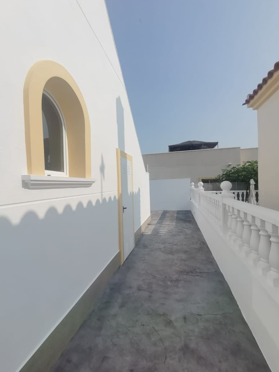 2 soverom Villa til salgs i Lo Crispin med svømmebasseng garasje - € 249 000 (Ref: 9536706)