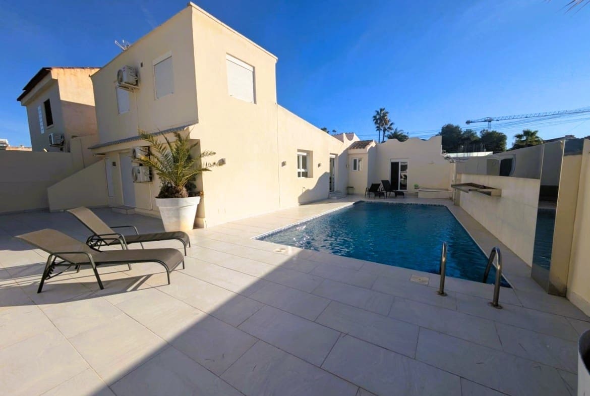 4 soveværelse Villa til salg i Los Balcones med swimmingpool - € 535.000 (Ref: 9539686)