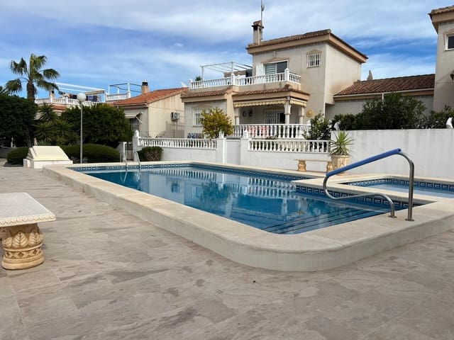 2 bedroom Townhouse for sale in Algorfa with pool garage - € 200,000 (Ref: 9543331)