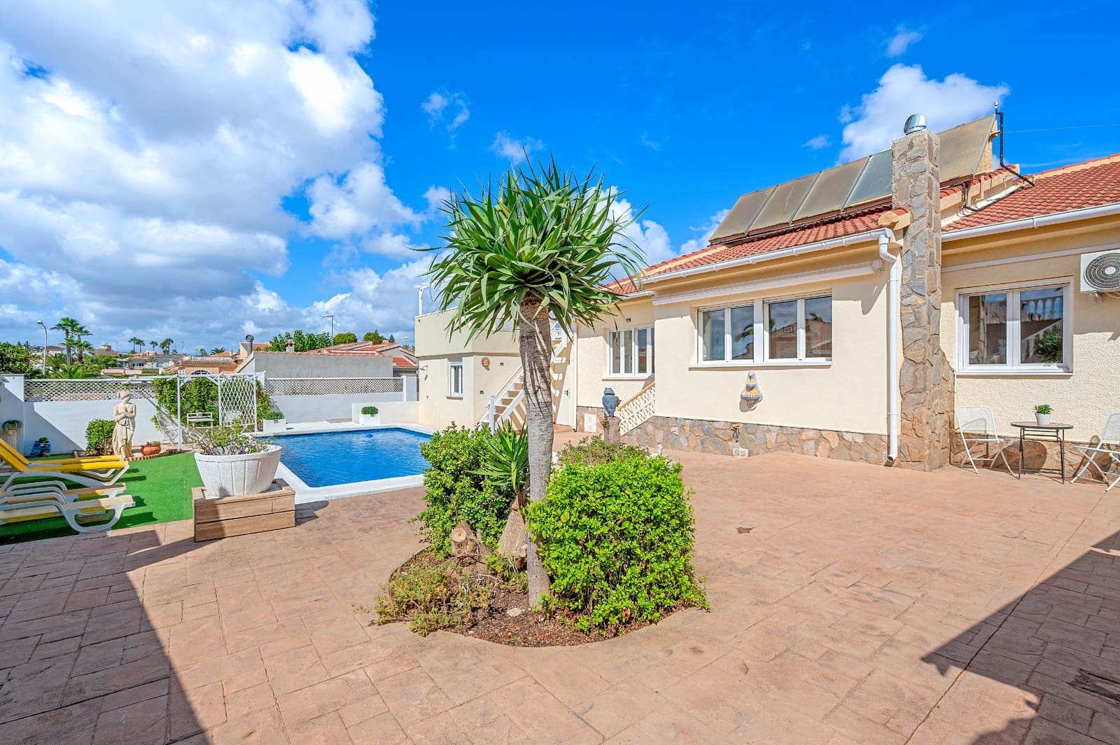 7 Zimmer Villa zu verkaufen in Ciudad Quesada mit Pool Garage - 699.000 € (Ref: 9590903)