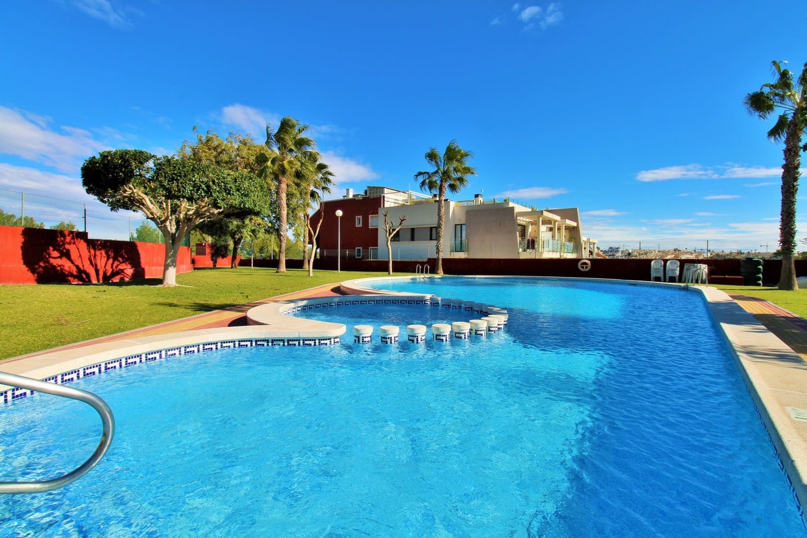 Apartamento de 2 habitaciones en Villamartin en venta con piscina - 124.950 € (Ref: 9594819)