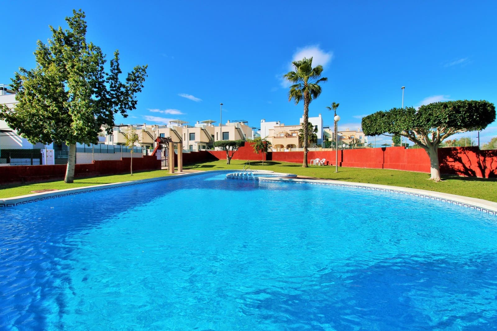 Apartamento de 2 habitaciones en Villamartin en venta con piscina - 124.950 € (Ref: 9594819)