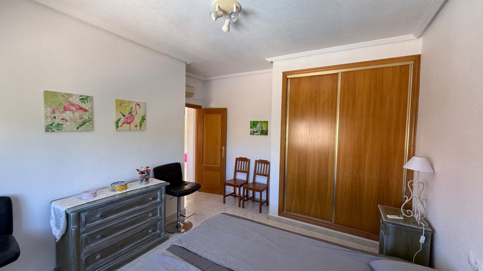 Chalet de 4 habitaciones en La Zenia en venta con piscina garaje - 570.000 € (Ref: 9598902)