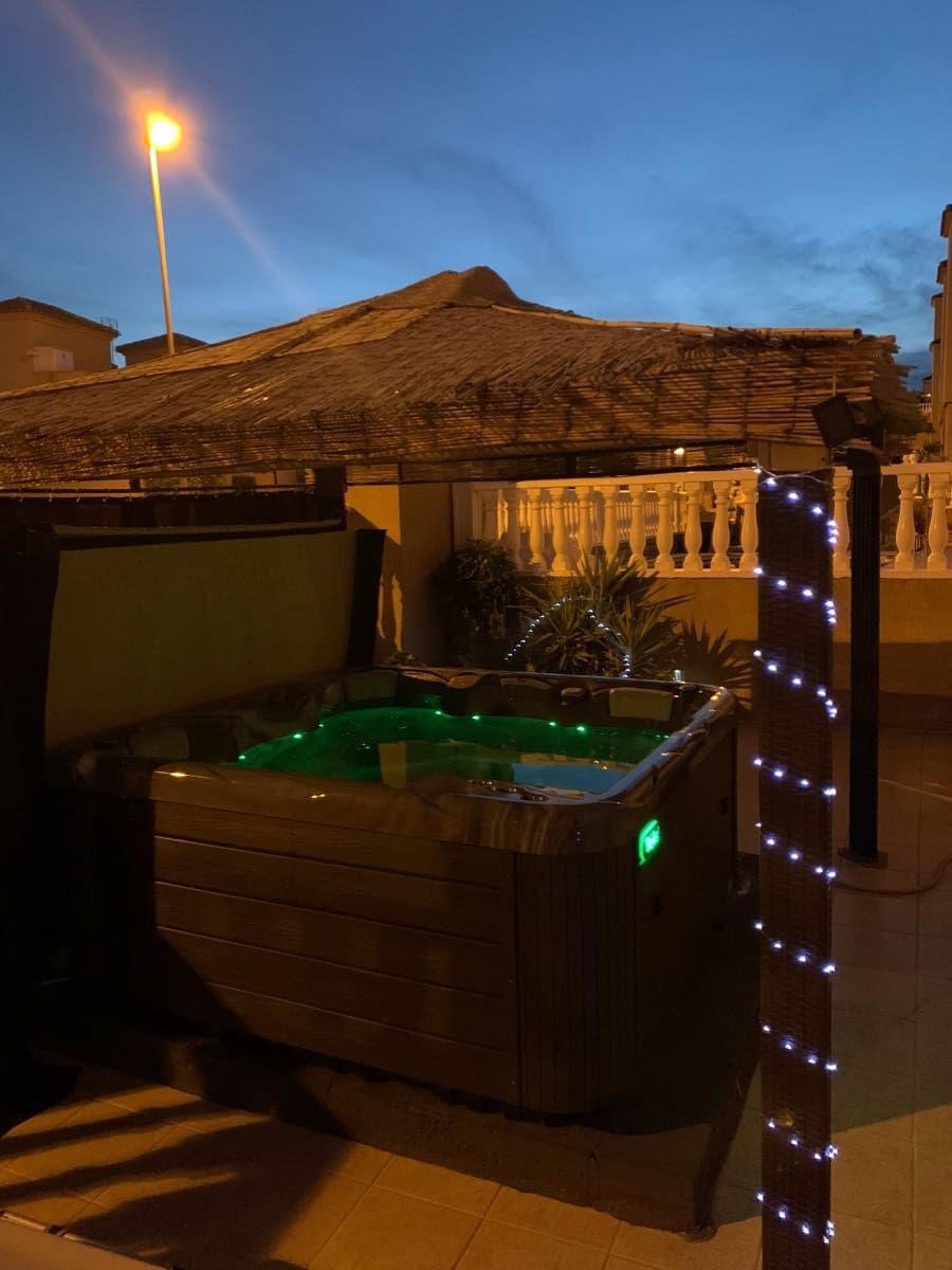 3 soveværelse Byhus til salg i Filipinas med swimmingpool garage - € 249.000 (Ref: 9602600)