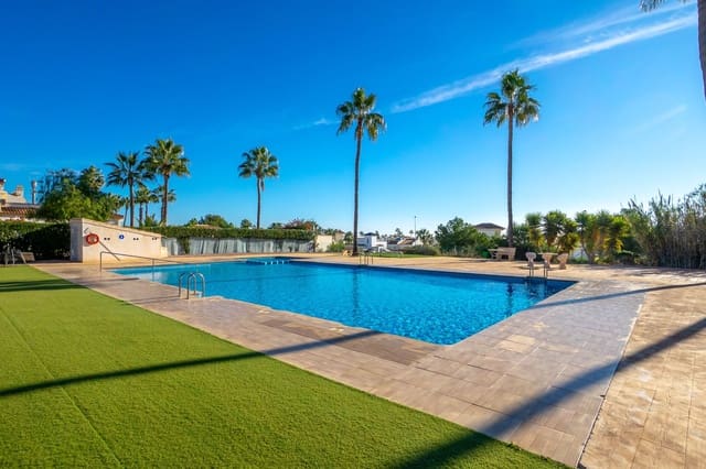 3 soveværelse Villa til salg i Villamartin, Orihuela med swimmingpool - € 359.000 (Ref: 9607904)
