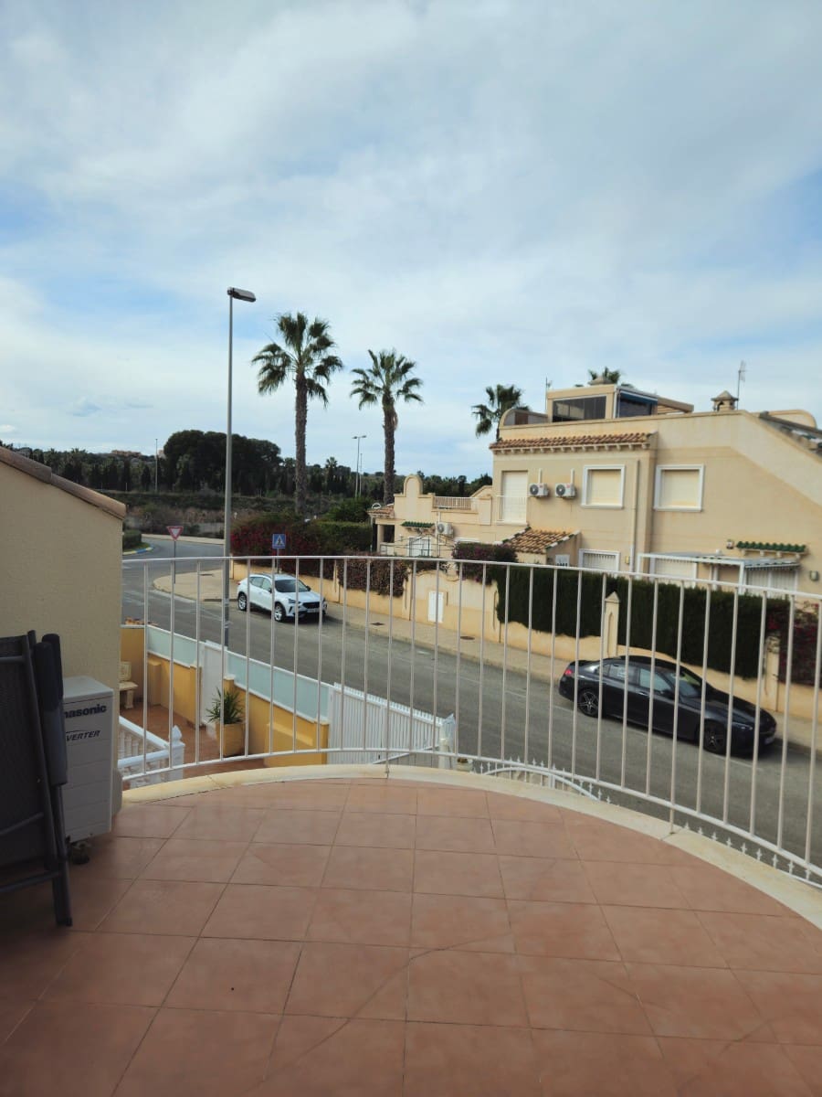 3 bedroom Villa for sale in Villamartin with pool - € 239,000 (Ref: 9607907)