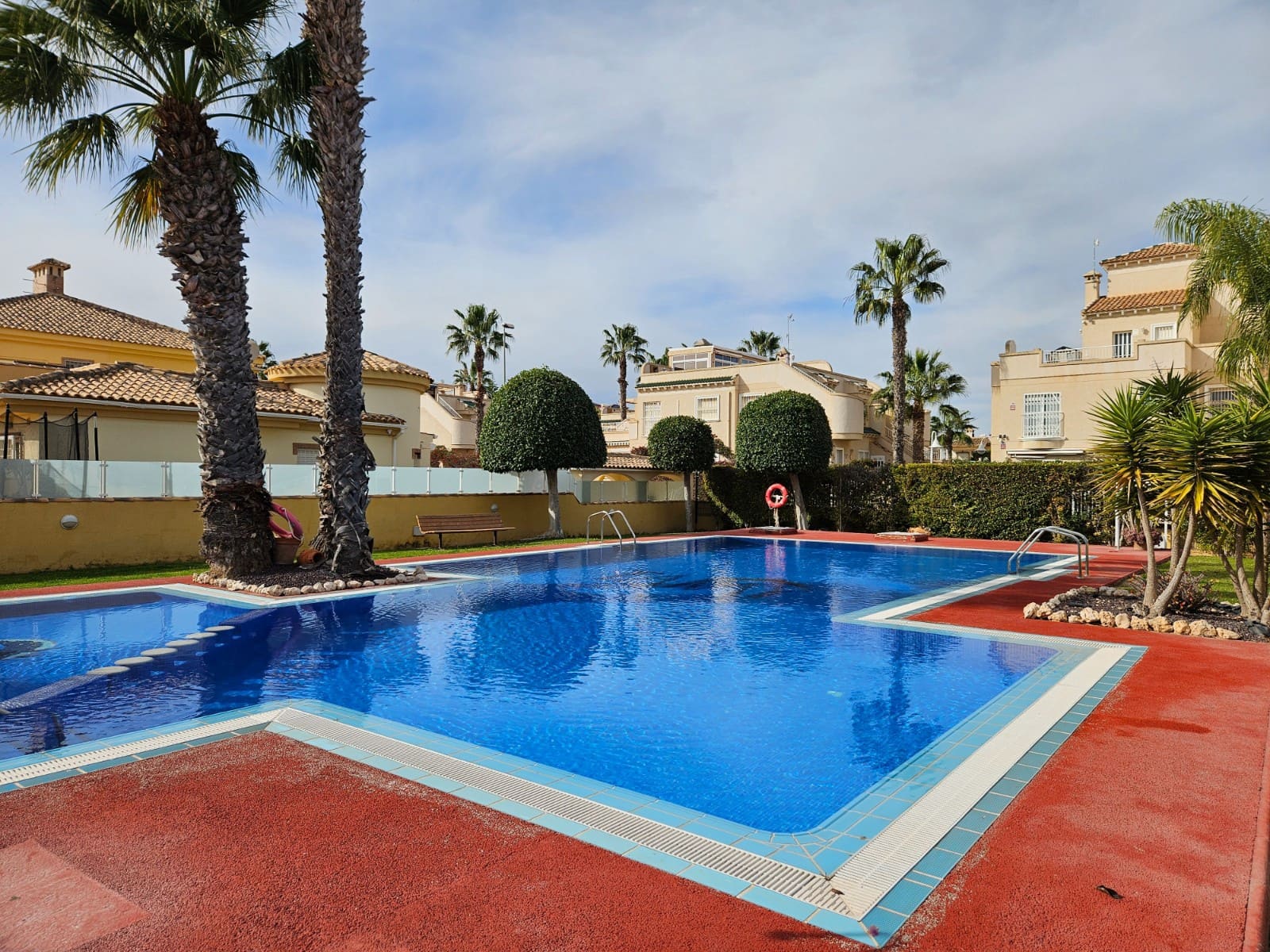 3 bedroom Villa for sale in Villamartin with pool - € 239,000 (Ref: 9607907)