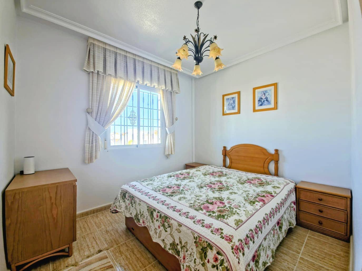 Chalet de 3 habitaciones en Filipinas en venta con piscina garaje - 330.000 € (Ref: 9611286)