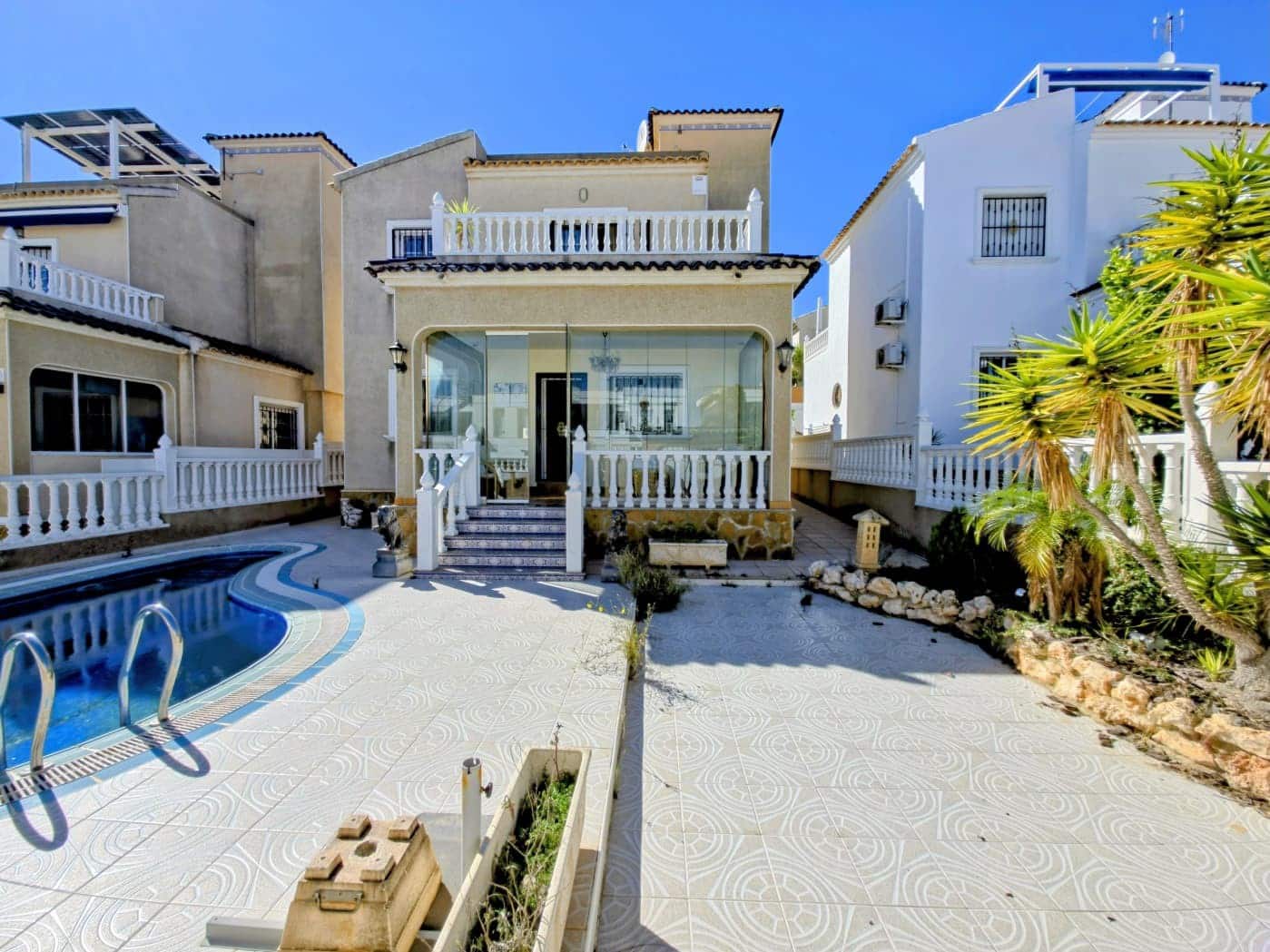 Chalet de 3 habitaciones en Filipinas en venta con piscina garaje - 330.000 € (Ref: 9611286)