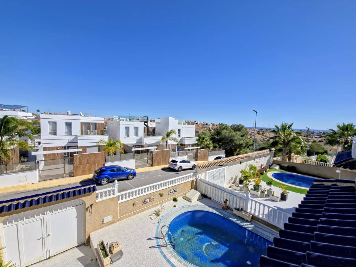 Chalet de 3 habitaciones en Filipinas en venta con piscina garaje - 330.000 € (Ref: 9611286)