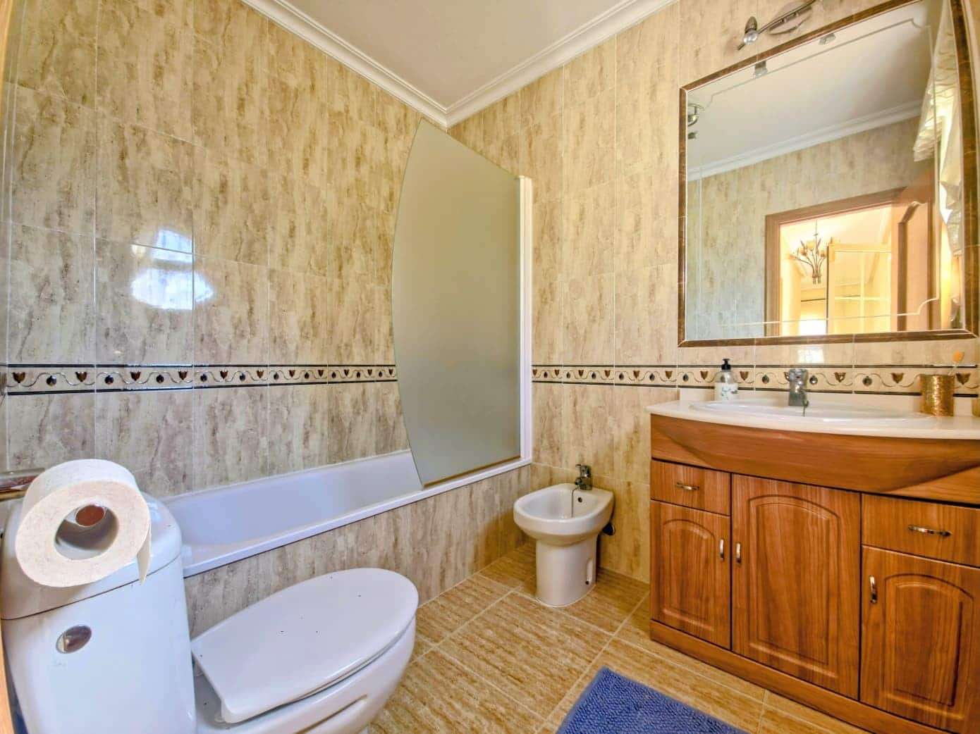 Chalet de 3 habitaciones en Filipinas en venta con piscina garaje - 330.000 € (Ref: 9611286)