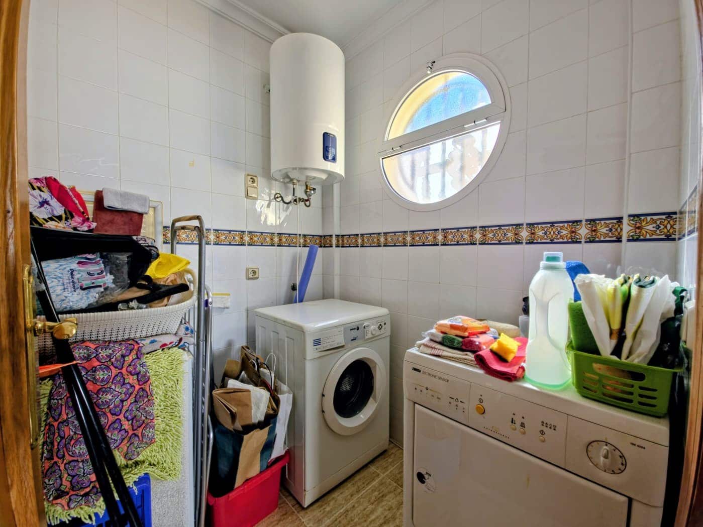 Chalet de 3 habitaciones en Filipinas en venta con piscina garaje - 330.000 € (Ref: 9611286)