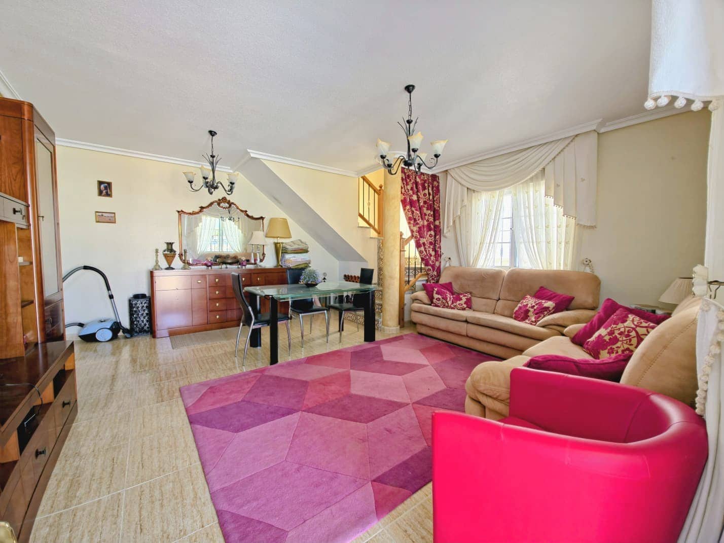 Chalet de 3 habitaciones en Filipinas en venta con piscina garaje - 330.000 € (Ref: 9611286)