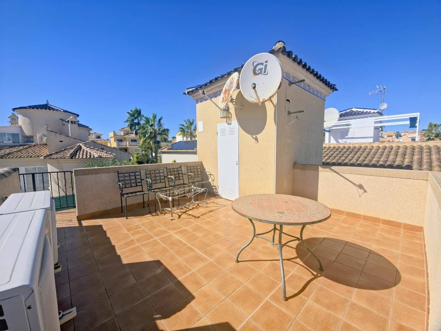 Chalet de 3 habitaciones en Filipinas en venta con piscina garaje - 330.000 € (Ref: 9611286)