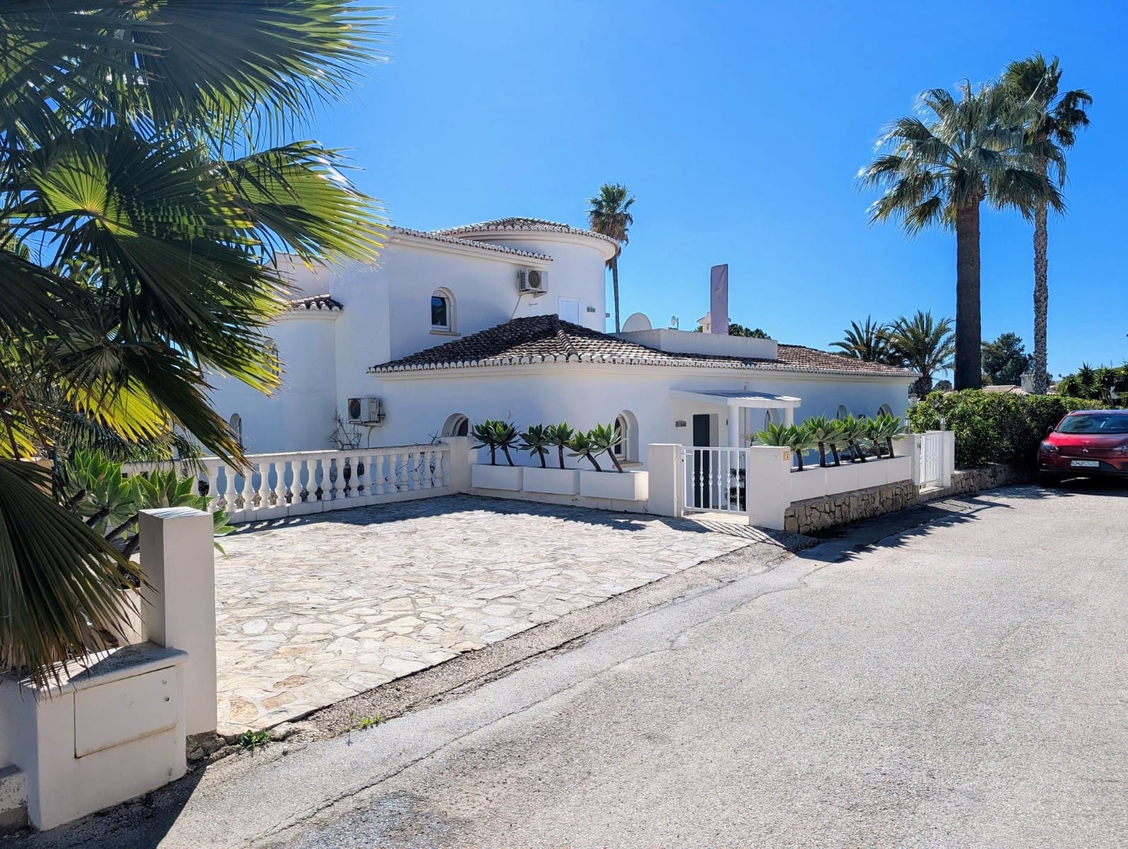 3 bedroom Villa for sale in Moraira with pool garage - € 1,100,000 (Ref: 9615322)