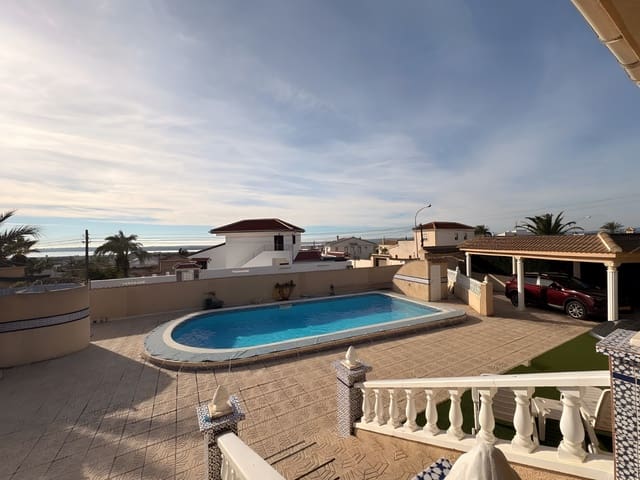 Chalet de 4 habitaciones en Ciudad Quesada, Rojales en venta con piscina garaje - 525.000 € (Ref: 9615326)