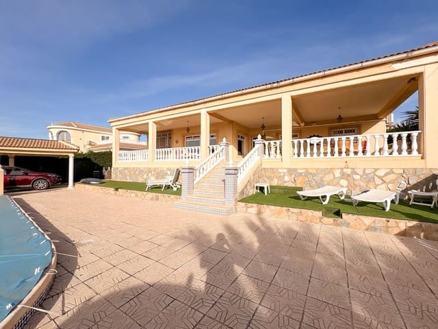 Chalet de 4 habitaciones en Ciudad Quesada, Rojales en venta con piscina garaje - 525.000 € (Ref: 9615326)